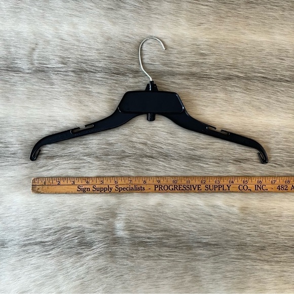 RESELLERS BUNDLE Recycled Plastic with Notches SHIRT HANGERS 17” Black 25 Pack - Picture 8 of 11